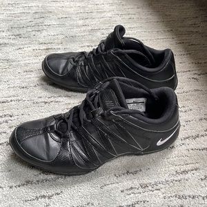 Nike women’s 7.5 Black Dance Zumba/Cheer Lace Up Comfort
